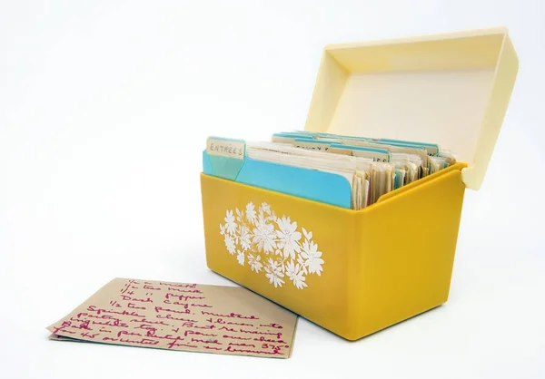 Caixa de receita de plástico amarelo vintage — Fotografia de Stock