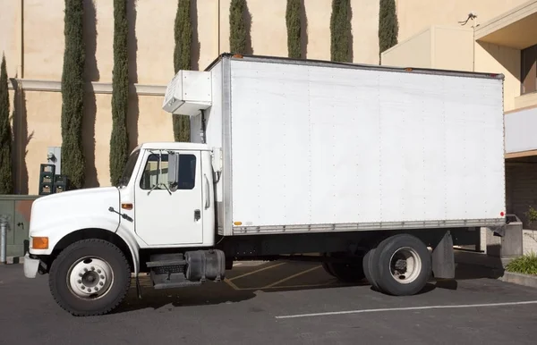Camión de entrega refrigerado — Foto de Stock