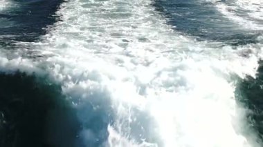 yavaş dalga okyanus