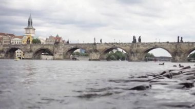 Prag'daki Charles köprüler