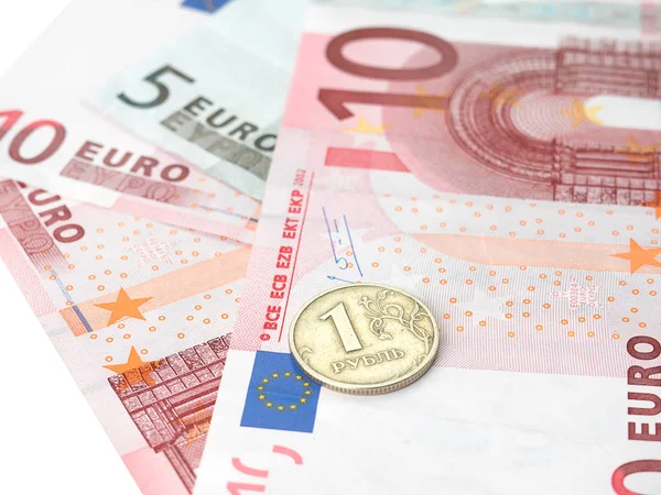 Одна рублевая монета банкнот евро — стоковое фото