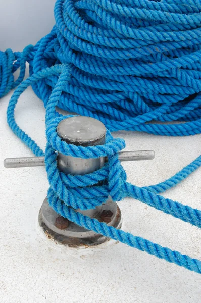 Blue Rope White Ship Mooring — Stock Photo, Image