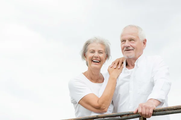 Feliz pareja de ancianos —  Fotos de Stock