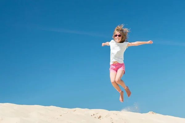 Jumping young girl — Stock Photo, Image
