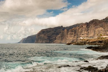 Los gigantes kayalık plaj 