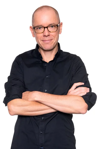 Lächelnder Mann mit schwarzer Brille — Stockfoto