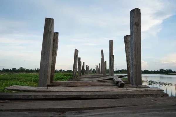 Wooden bridges, built by the unity of communities in Thailand. — Stock Photo, Image