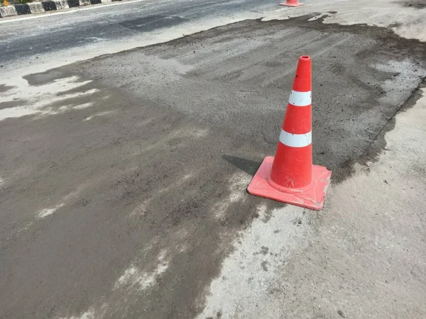 Straßenreparaturarbeiten Durch Das Mischen Des Zements Fahrbahnboden Die Festigkeit Erhöhen — Stockfoto