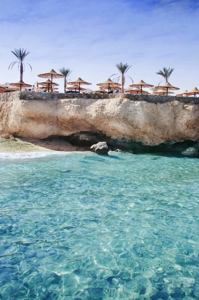 Stenar, havet och blå himmel - Sharm el-Seikh, Egypten — Stockfoto