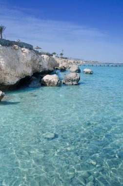 Kaya, deniz ve mavi gökyüzü - Sharm el-Seikh, Mısır