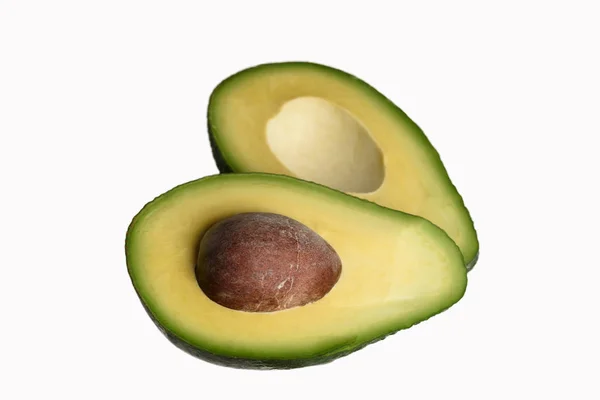 Halve avocado geïsoleerd op een witte achtergrond close-up. Bovenaanzicht — Stockfoto