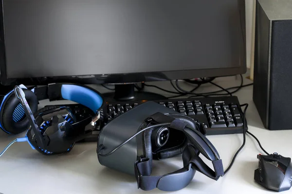 computer game set: virtual reality glasses, computer mouse, keyb