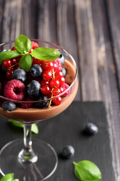 Ideas para una dieta saludable: Mousse de chocolate dietético, parfait con — Foto de Stock