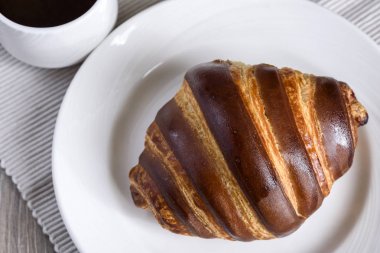 Kruvasan ve kahve ile Fransız Kahvaltı