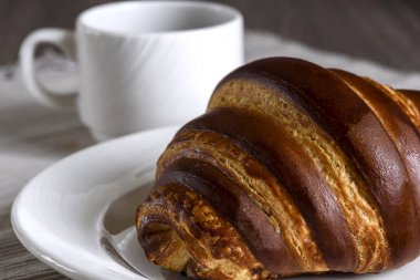 Kruvasan ve kahve ile Fransız Kahvaltı