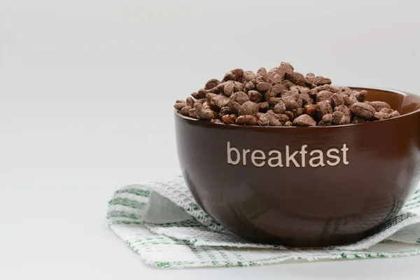 Płatków czekoladowych kulek w misce — Zdjęcie stockowe