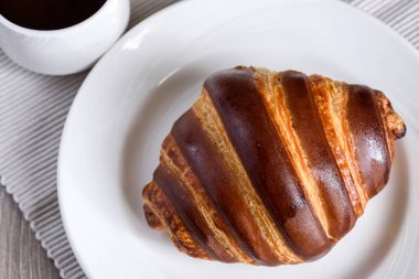 Kruvasan ve kahve ile Fransız Kahvaltı