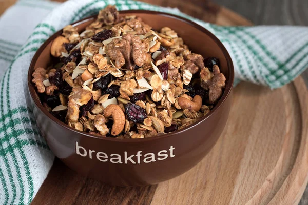 Granola casera con miel, avena, anacardo, almendra, pistac — Foto de Stock