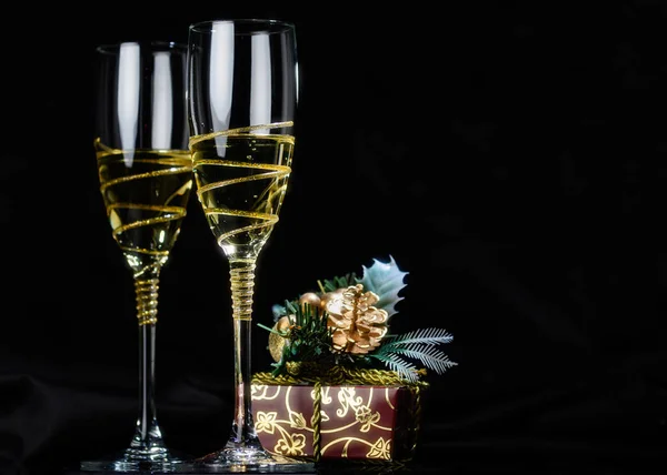 Greeting card: Christmas and New Year concept. 2 glasses of cham — Stock Photo, Image