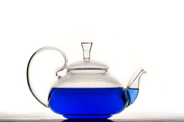 Çaydanlık kelebeği bezelye çiçeği mavi çay. Sağlıklı bitkisel detoks