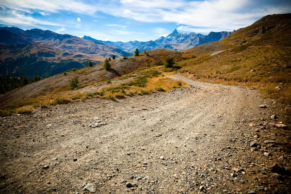 Straße in den Hautes-Alpes, Frankreich — Stockfoto