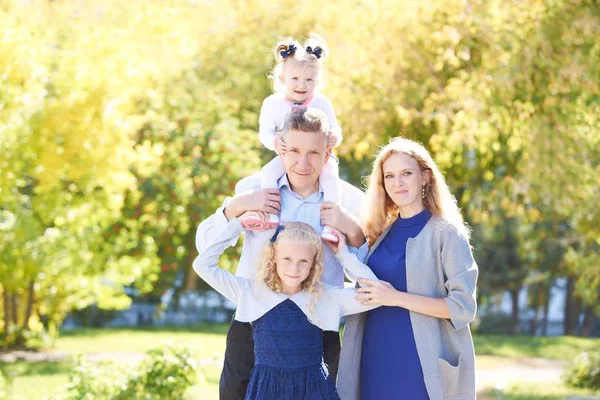 Happy Family Portrait Natural Background — Stock Photo, Image