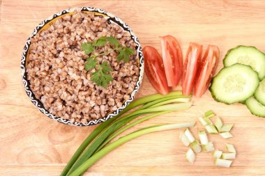 Taze sebze. Pişmiş buğday. Vejetaryen yemek