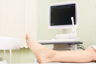 Aparatı ultrason incelemesi. Hastanede çalışıyorum. Tıbbi araştırma. Hastalar ayak