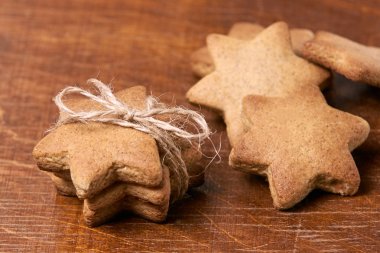 Yeni yıl hediyesi. Lezzetli tatlı. Gingerbread yıldız