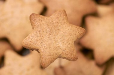 Zencefilli kurabiye. Pastane. Şekli yıldız. Lezzetli desse