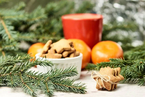 Neujahr. Lebkuchen. Orangen-Mandarinen. Fichtenzweig — Stockfoto