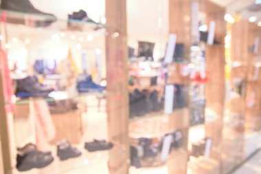 Arka plan bulanık. Ayakkabı alışveriş. Parlak iç