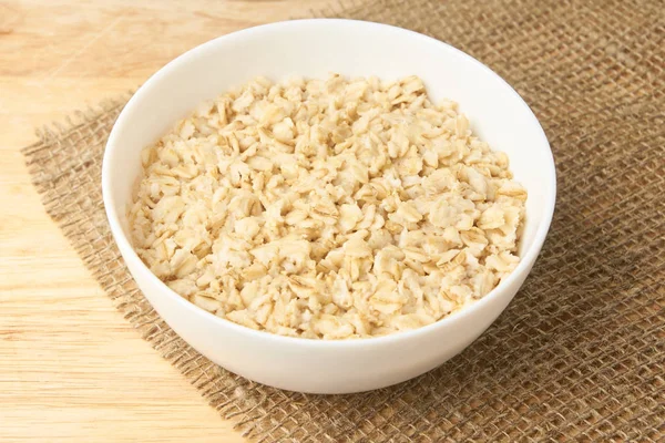 White bowl. Oatmeal porridge. Light background. Healthy food — Stock Photo, Image