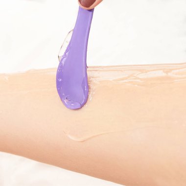 Lazer elos tıbbi cihaz. İstenmeyen kıl ve asterikleri kaldırın. Kuaförde kozmetoloji spa prosedürü