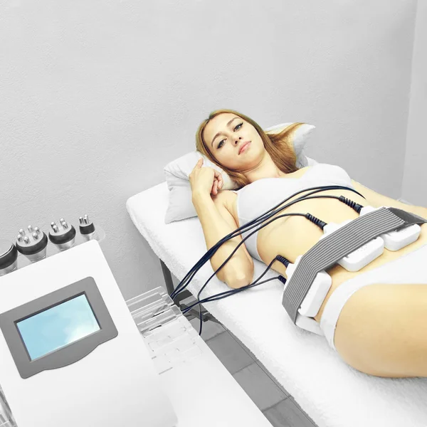 Laser lipo equipment. Cosmetic fat reduce treatment. Woman in medicine salon. Anti cellulite procedure — Stock Photo, Image