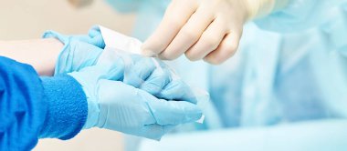 Oftalmoloji lazer mikroskop operasyonu. Docto ile klinik odası