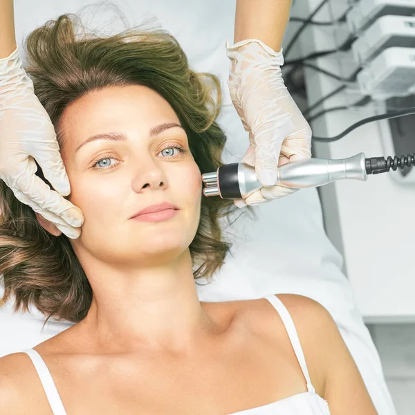 Dermatology skin care facial therapy. Medical spa anto wrinkles procedure. Woman face rejuvenation. Pretty girl. Rf cosmetician equipment — Stock Photo, Image