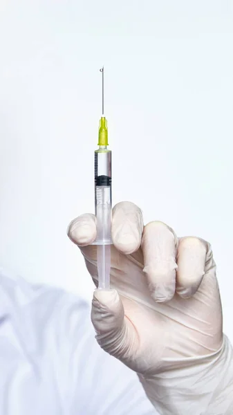 Person in gloves hold vaccine syringe — Stock Photo, Image