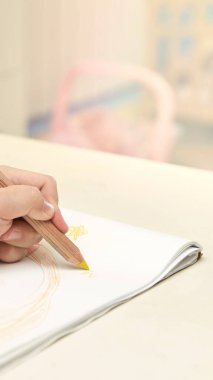 Defterin yanına kalem çek. Merkez Ofis