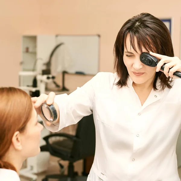 Ophthalmologist doctor in exam optician laboratory with female patient. Eye care — Stock Photo, Image