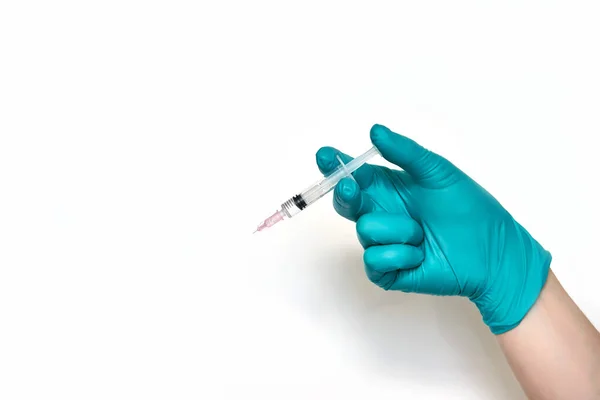 Persona en guantes mantenga la jeringa de la vacuna — Foto de Stock