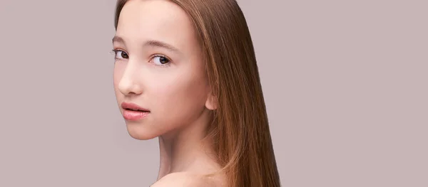 Retrato de cosmetología de mujer joven. Belleza chica cara —  Fotos de Stock