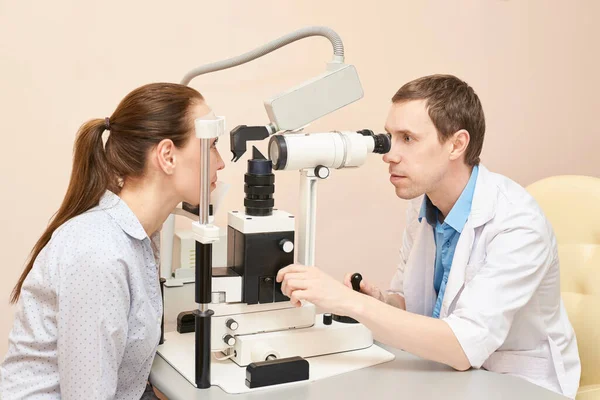 Eye doctor exam patient heath. ophthalmology concept — Stock Photo, Image