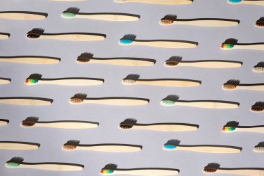 Ağız bakımı geçmişi. Bir sürü diş fırçası. Sıfır atık deseni