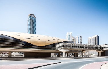 Yükseltilmiş karayolu ve demiryolu Dubai