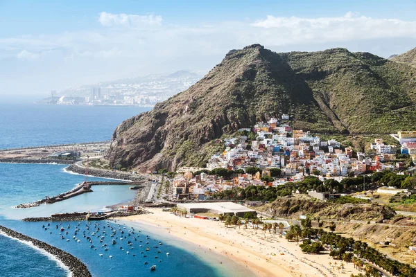 Laguna azul y playa en Tenerife — Foto de Stock