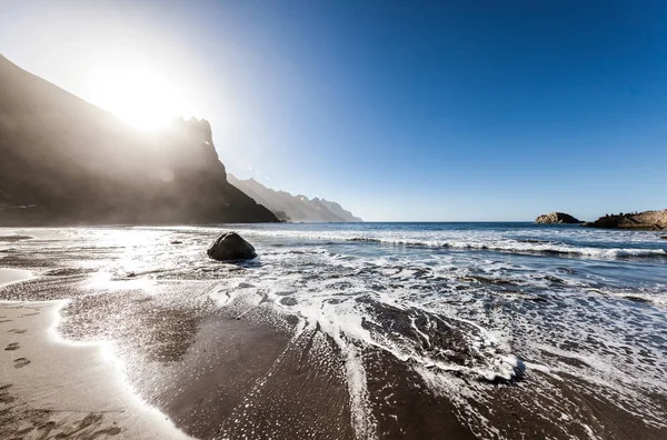Sol sobre la playa atlántica de Tenerife — Foto de Stock