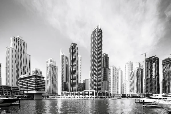 두바이 있는 현대 고층 빌딩 — 스톡 사진