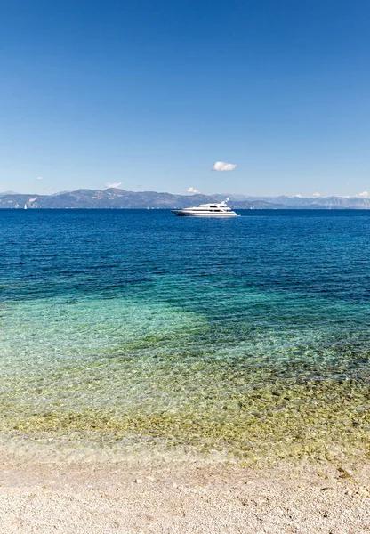 tekne yüzen ile deniz manzarası