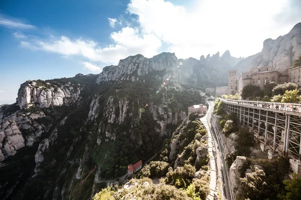 Vista del paisaje con edificios y montañas Imagen de stock